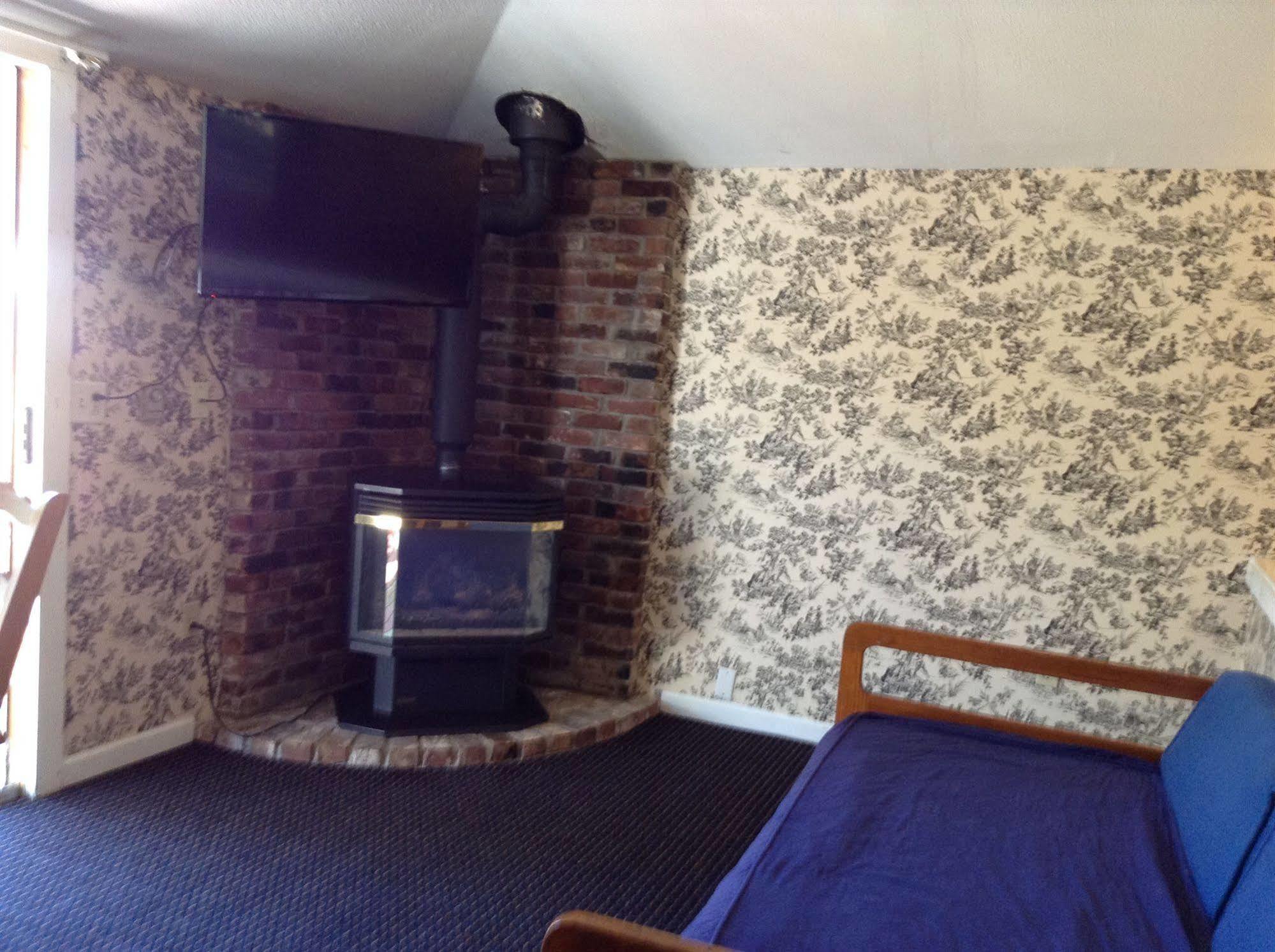 The Villager Motel บาร์ทเล็ตต์ ภายนอก รูปภาพ